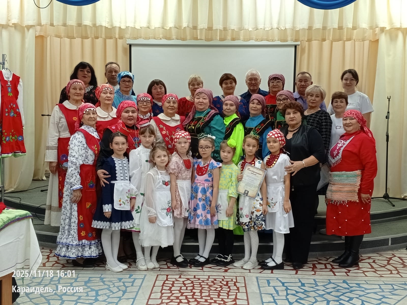 Ҡариҙелдәр оҫталыҡ серҙәре менән бүлеште