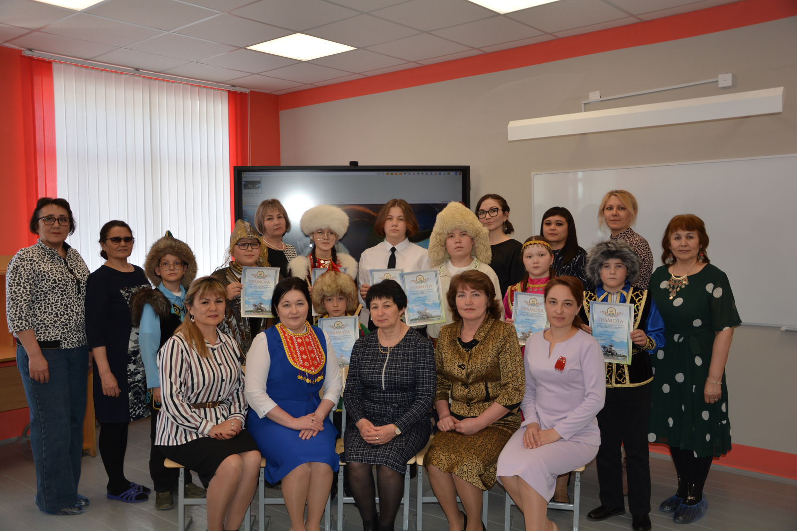 Йәш сәсәндәр бәйге тотто